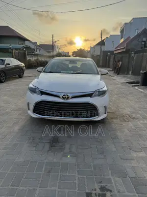 Toyota Avalon XLE Premium Sedan FWD (3.5L 6cyl 6A) 2017 White