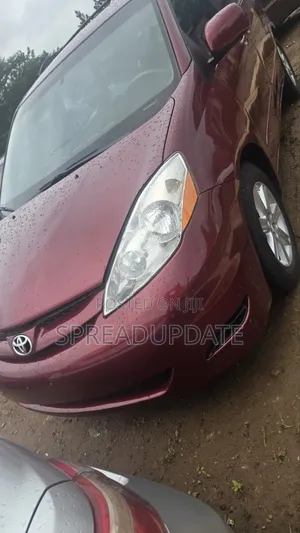 Toyota Sienna 2009 Red