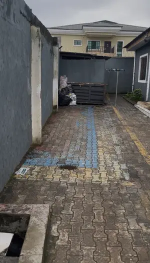 6bdrm Bungalow in Ado-Odo/Ota for sale