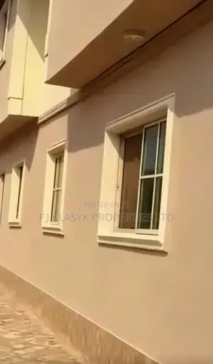 3bdrm Block of Flats in Benin City for sale