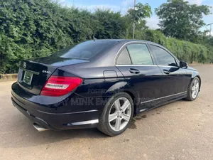 Mercedes-Benz C300 2011 Blue