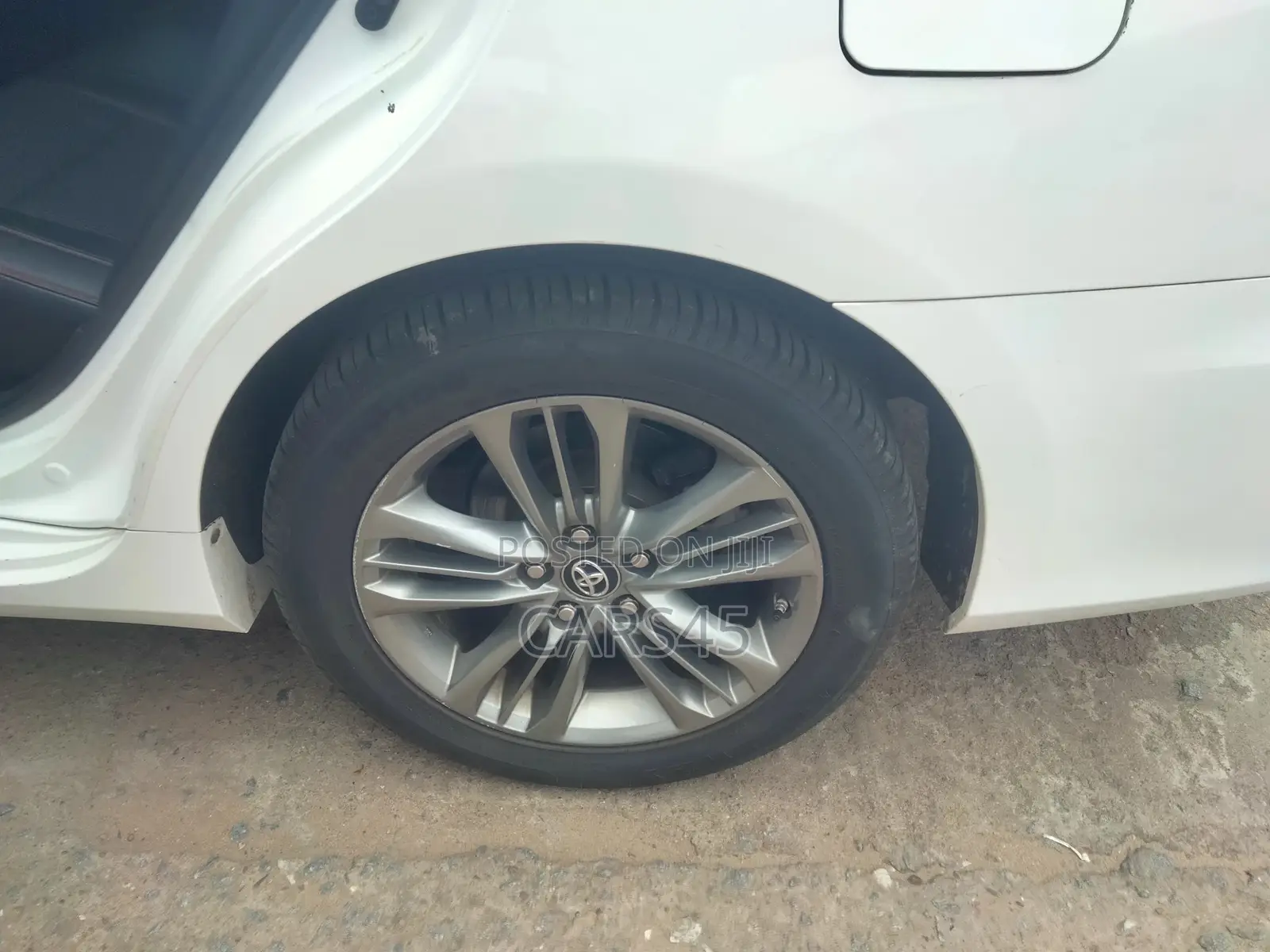 Toyota Camry 2017 White