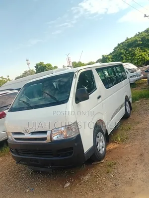 Toyota HiAce 2015 White