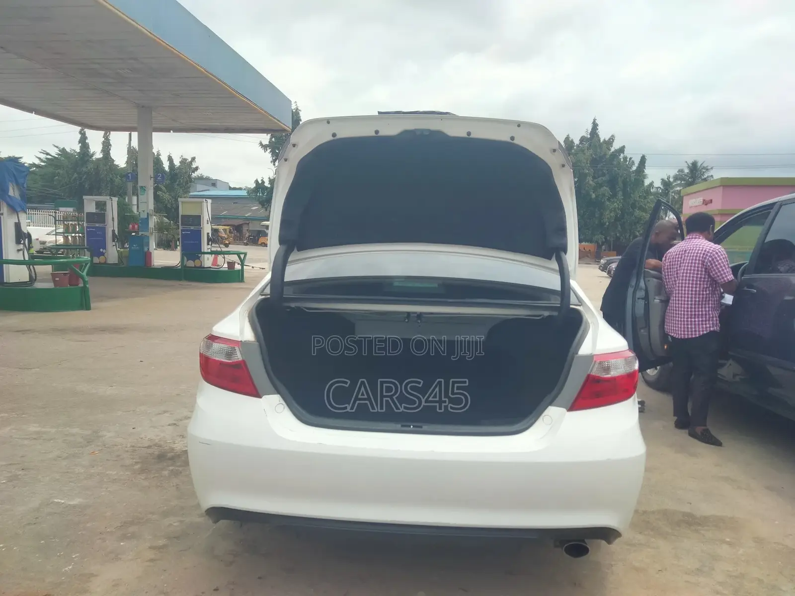 Toyota Camry 2017 White