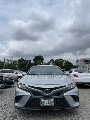 Toyota Camry SE FWD (2.5L 4cyl 8AM) 2018 Silver
