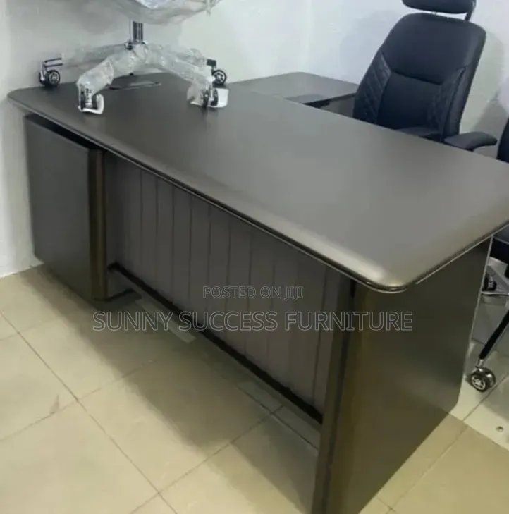 1.6 Premium Office Table
