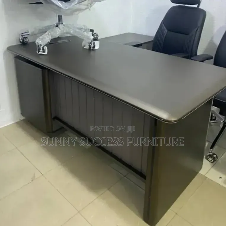1.6 Premium Office Table