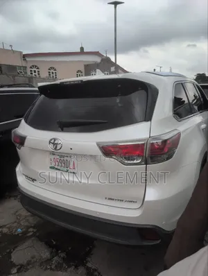 Toyota Highlander XLE 4dr SUV AWD (3.5L 6cyl 6A) 2015 White