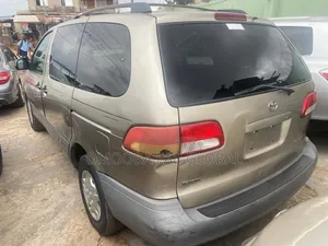 Toyota Sienna 2002 Gold