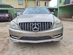 Mercedes-Benz C300 Luxury Sedan AWD (3.0L 6cyl 7A) 2008 Gold