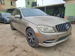 Mercedes-Benz C300 Luxury Sedan AWD (3.0L 6cyl 7A) 2008 Gold