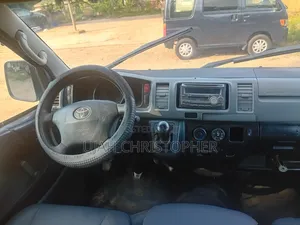 Toyota HiAce 2015 White