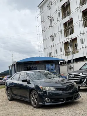 Toyota Camry SE V6 4dr Sedan (3.5L 6cyl 6A) 2013 Blue
