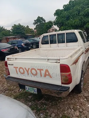 Toyota Hilux 2014 Gray