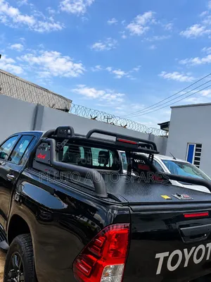 Hilux Maunal Retractable Roller Boot Cover 4×4 Single Rugged Spoiler