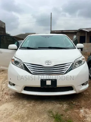 Toyota Sienna XLE 7 Passenger Mobility 2011 White