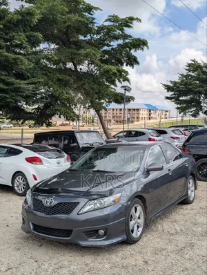Toyota Camry SE 4dr Sedan (2.5L 4cyl 6AM) 2010 Gray