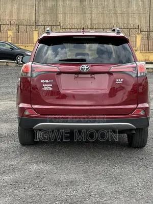 Toyota RAV4 XLE 4dr SUV AWD (2.5L 4cyl 6A) 2018 Maroon