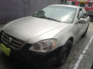 Nissan Altima 2002 Silver