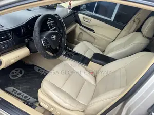 Toyota Camry XLE 4dr Sedan (3.5L 6cyl 6A) 2015 Gold