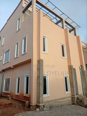 5bdrm House in Fha 7Th Avenue, Dawaki for rent