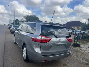 Toyota Sienna LE 7-Passenger 4dr Minivan AWD (3.5L 6cyl 6A) 2015 Gray
