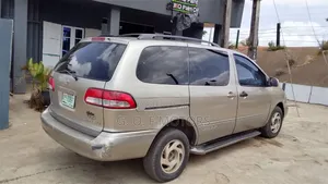 Toyota Sienna 2002 Gold