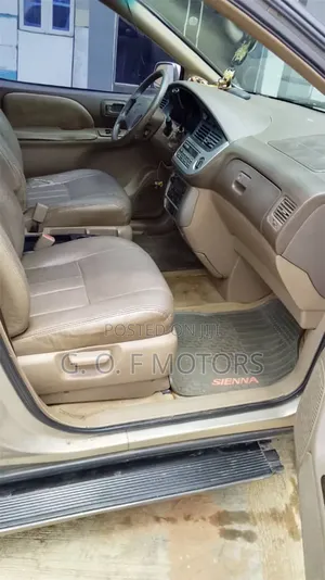 Toyota Sienna 2002 Gold