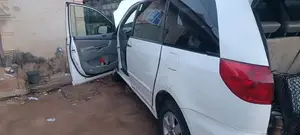 Toyota Sienna LE FWD 2006 White