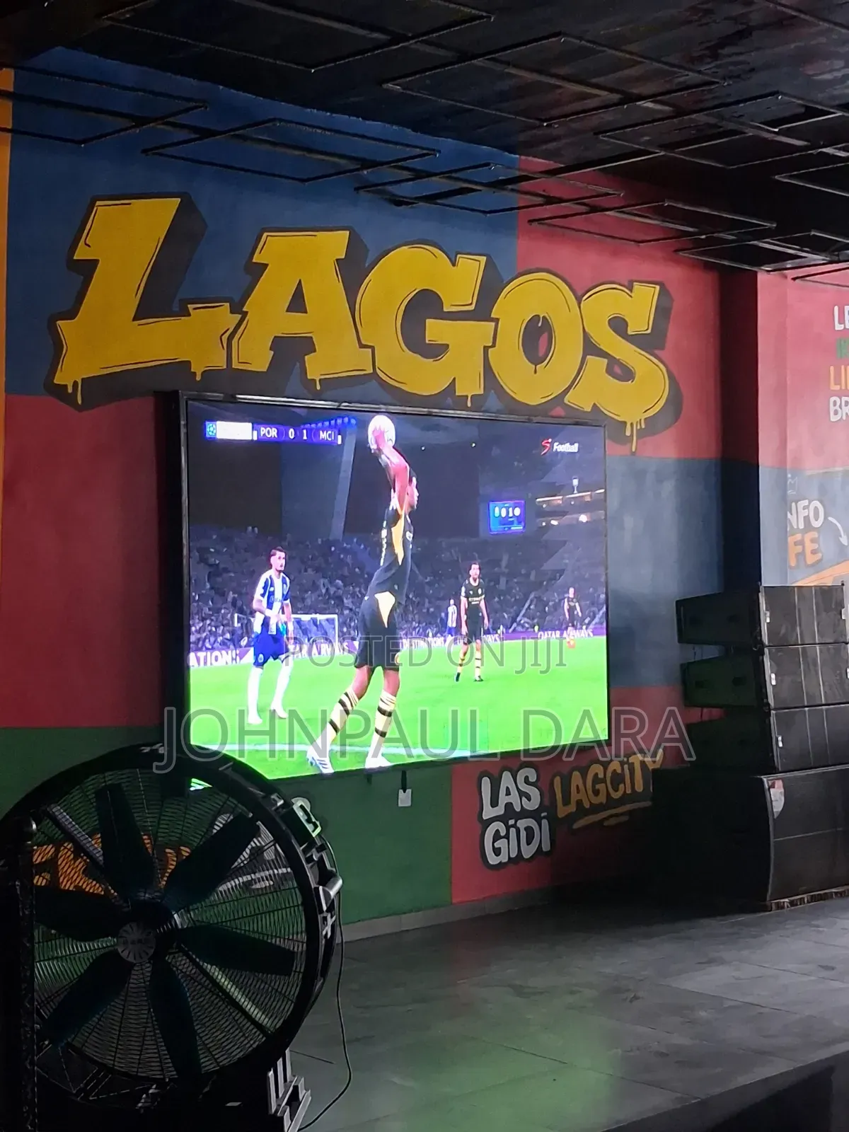 Lounge Screens
