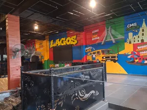 Lounge Screens