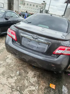 Toyota Camry XLE 4dr Sedan (2.5L 4cyl 6A) 2011 Gray