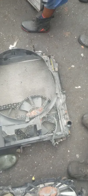 Nissan Pathfinder Radiator and Fan With Condenser 2005