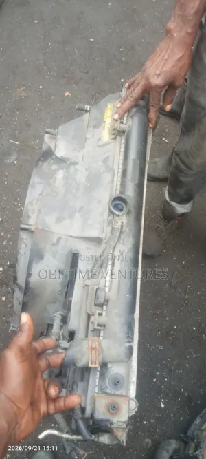 Nissan Pathfinder Radiator and Fan With Condenser 2005
