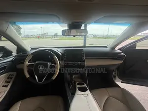 Toyota Avalon 2021 White