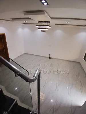 4bdrm Duplex in Lcc Close, Chevron for rent