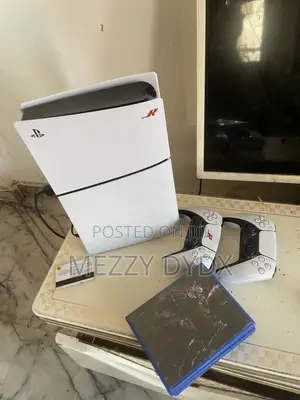 PS5 Slim With 2 Pads and 4 CDS