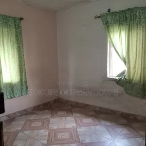 3bdrm Shared Apartment in Alaka/Iponri for rent
