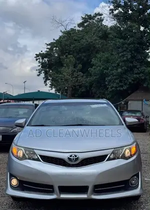 Toyota Camry XLE V6 4dr Sedan (3.5L 6cyl 6A) 2012 Silver