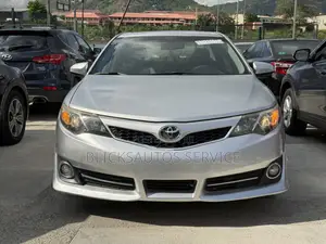 Toyota Camry SE V6 4dr Sedan (3.5L 6cyl 6A) 2013 Silver