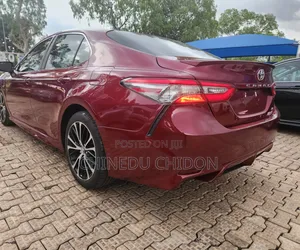 Toyota Camry SE FWD (2.5L 4cyl 8AM) 2018 Red