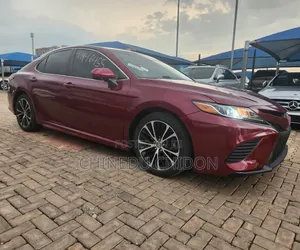 Toyota Camry SE FWD (2.5L 4cyl 8AM) 2018 Red