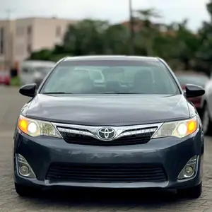 Toyota Camry XLE 4dr Sedan (2.5L 4cyl 6A) 2013 Gray