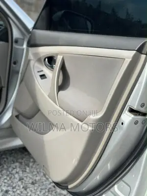 Toyota Camry SE 4dr Sedan (2.5L 4cyl 6AM) 2010 Silver