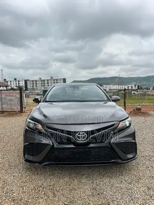 Toyota Camry SE 2021 Gray