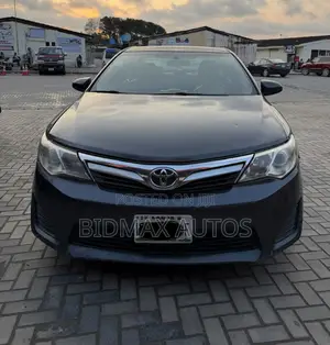 Toyota Camry LE 4dr Sedan (2.5L 4cyl 6A) 2013 Gray