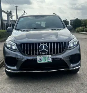 Mercedes-Benz C400 2017 Gray
