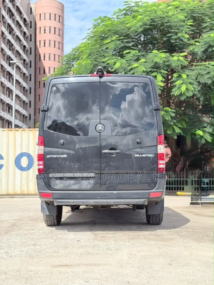 Mercedes-Benz Sprinter 2015 Black