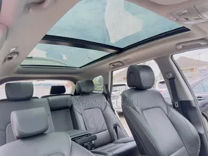 Hyundai Santa Fe Limited AWD 2017 White