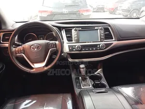 Toyota Highlander Limited 4x2 V6 (3.5L 6cyl 8A) 2018 Burgundy